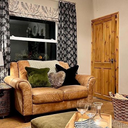 6 - Central Location - Entire House - Free Parking Merthyr Tydfil Extérieur photo