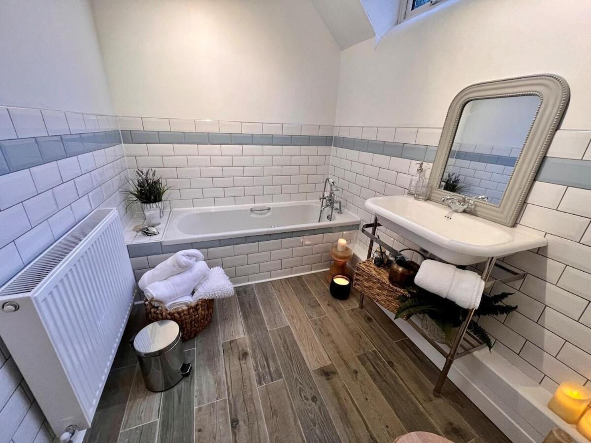 6 - Central Location - Entire House - Free Parking Merthyr Tydfil Extérieur photo
