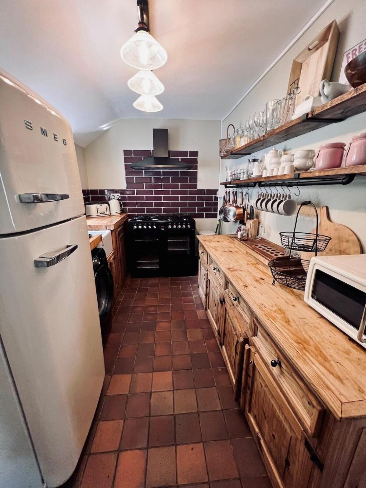 6 - Central Location - Entire House - Free Parking Merthyr Tydfil Extérieur photo